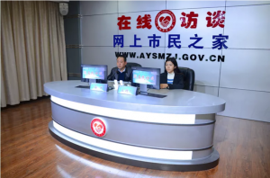 公司董事長、總經(jīng)理?xiàng)钣婪遄隹汀对诰€訪談》欄目